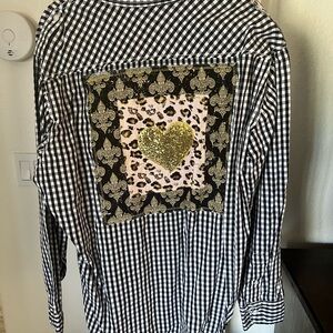 Double XL black and white women’s button-down shirt